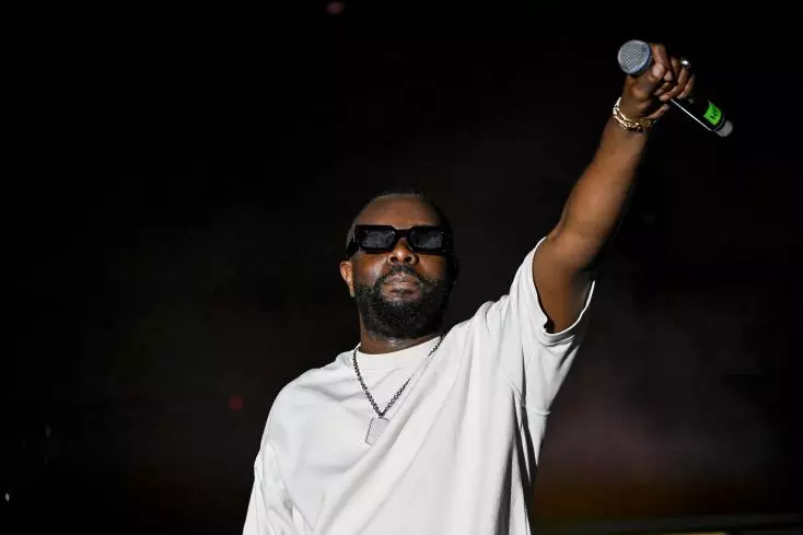 توقيف المغني الشهير Gims في باريس على خلفية اتهامات بغسيل الأموال